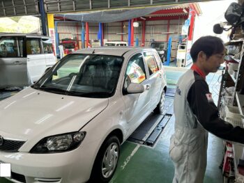 広島市佐伯区マッハ車検五日市石内バイパス店　マツダデミオ車検